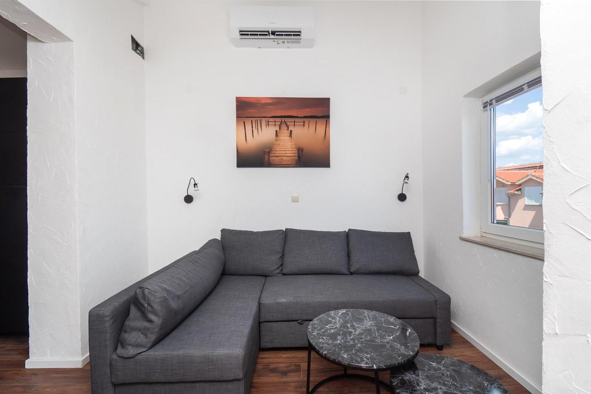 Apartments And Rooms Mladen 沃迪切 客房 照片