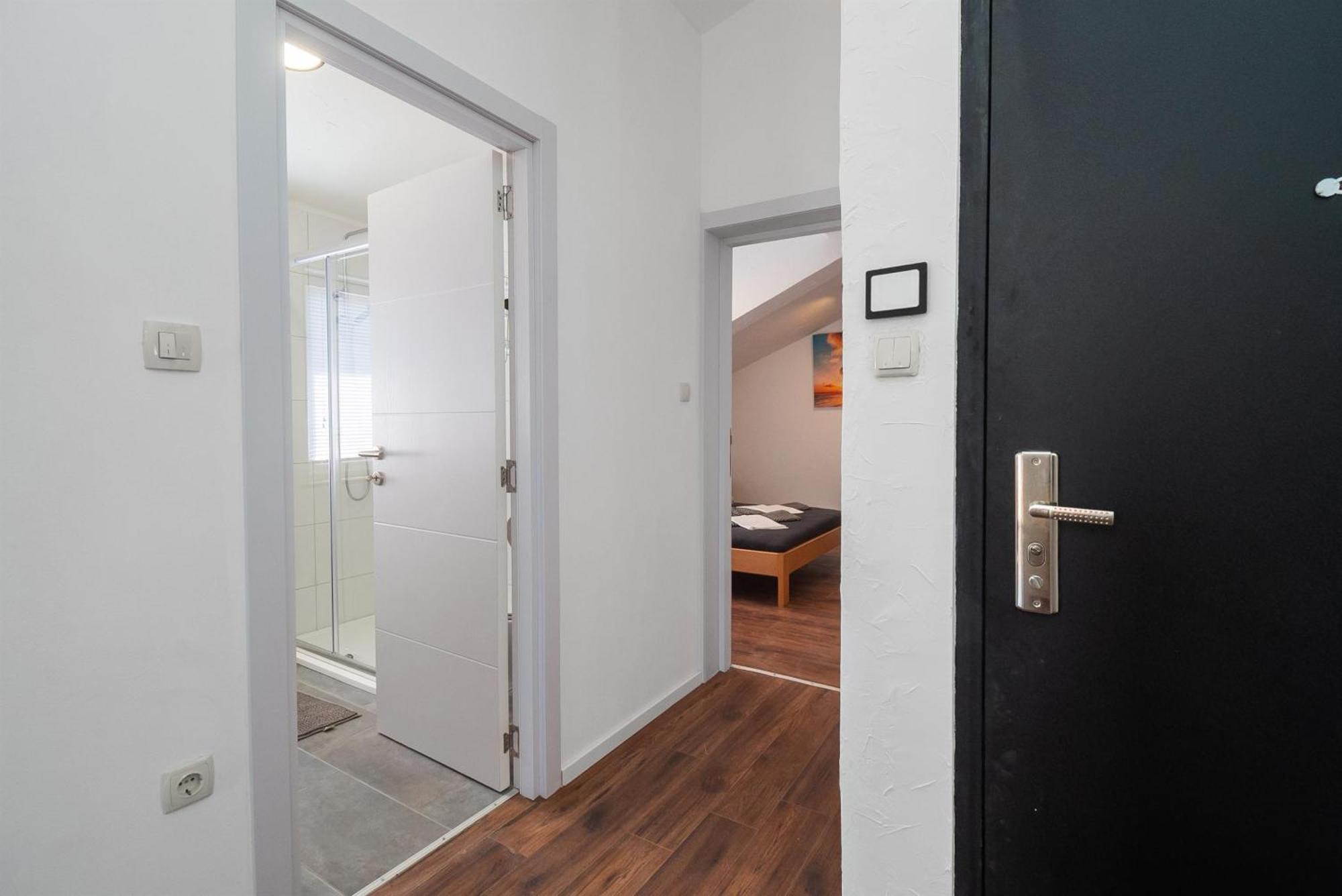 Apartments And Rooms Mladen 沃迪切 客房 照片