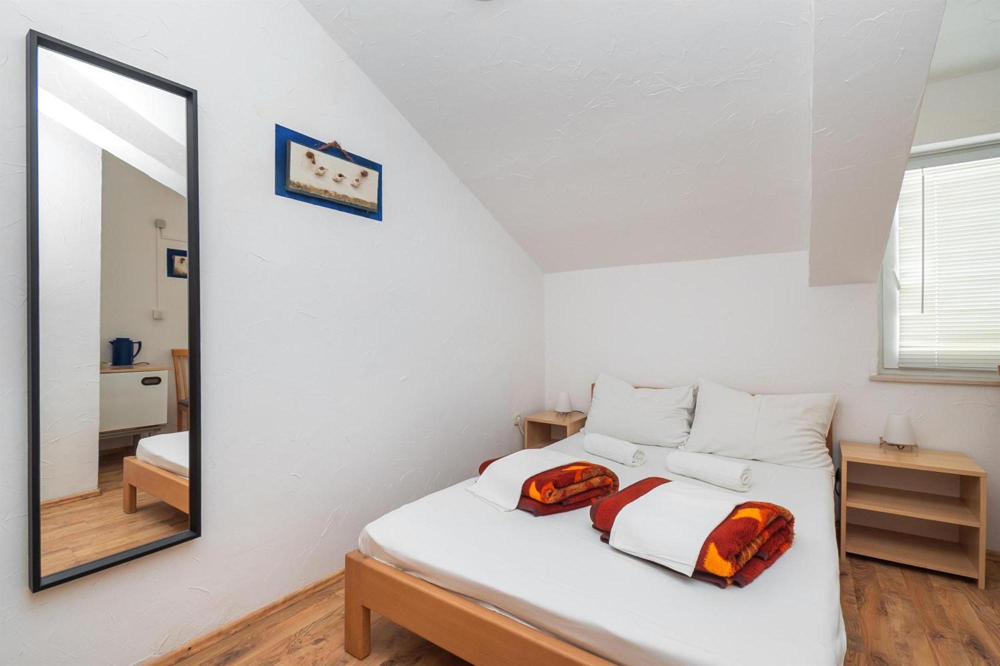 Apartments And Rooms Mladen 沃迪切 外观 照片