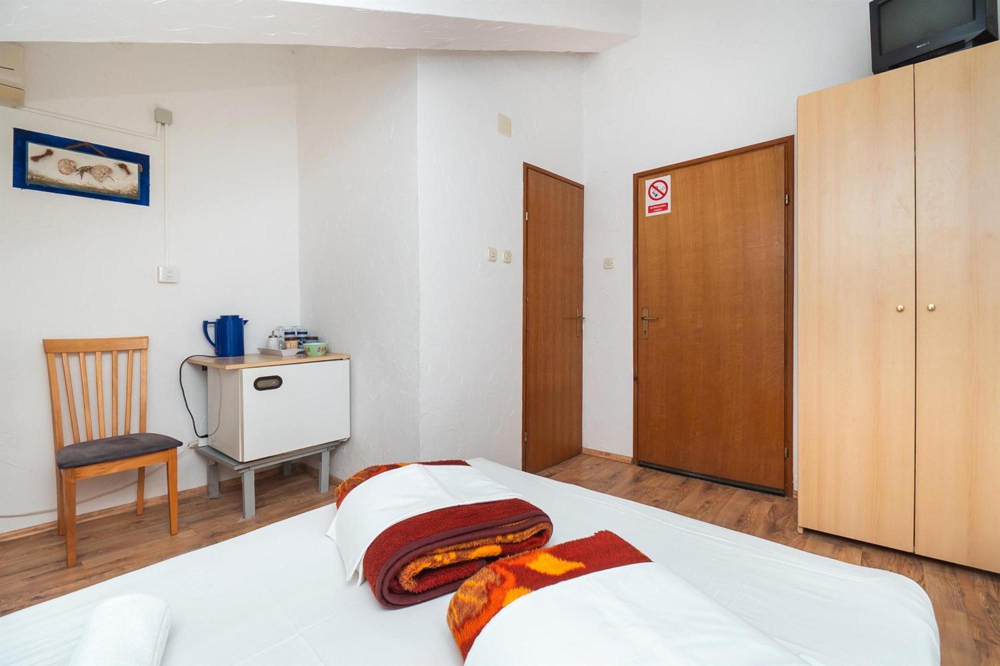 Apartments And Rooms Mladen 沃迪切 外观 照片